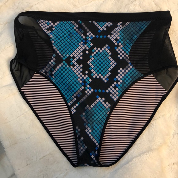 Lululemon reversible high-waisted bikini bottoms - Picture 3 of 5